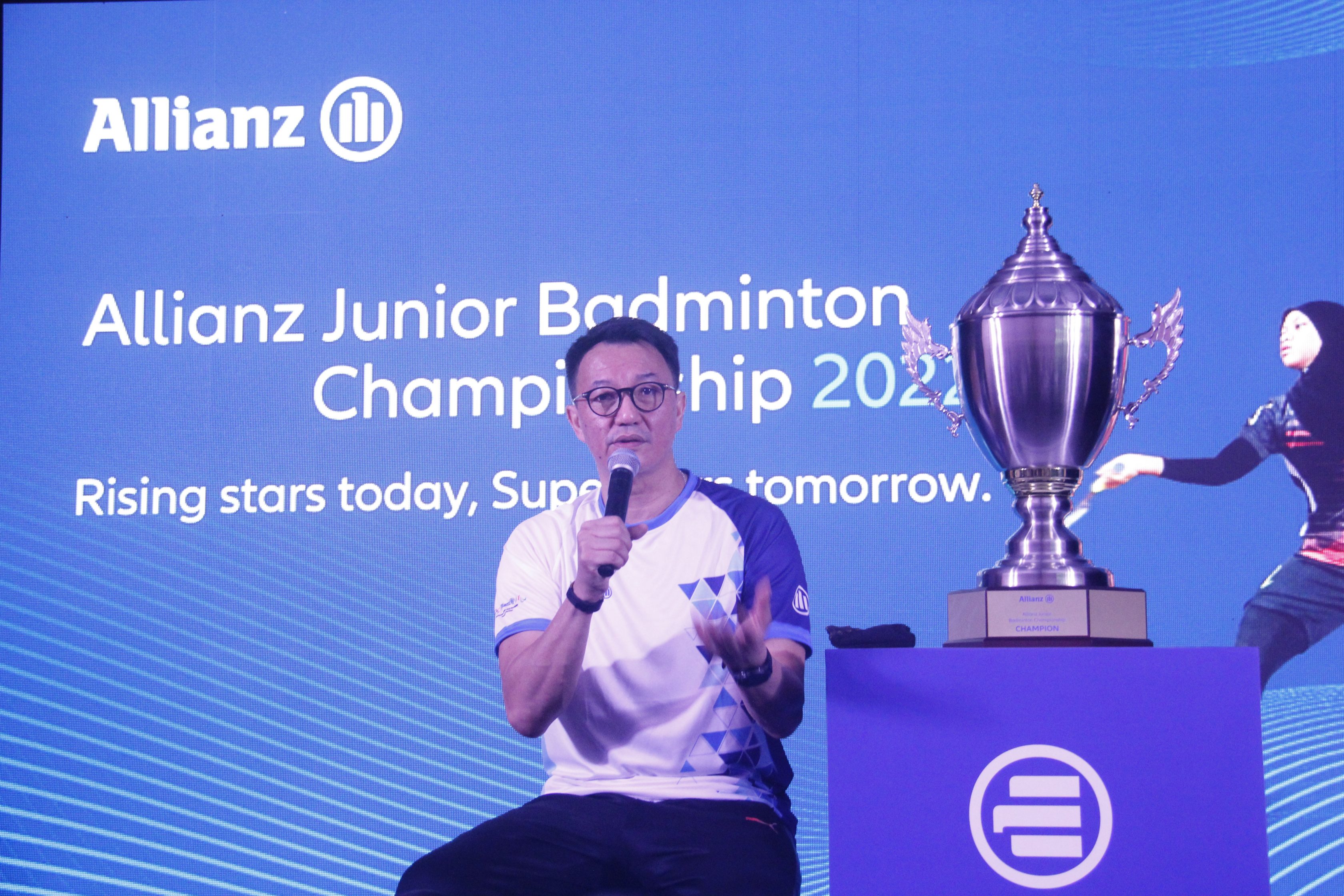 Allianz Malaysia Berhad CEO, Sean Wang addresses the crowd during the launch and prize presentation for the Allianz Junior Badminton Championship 2022