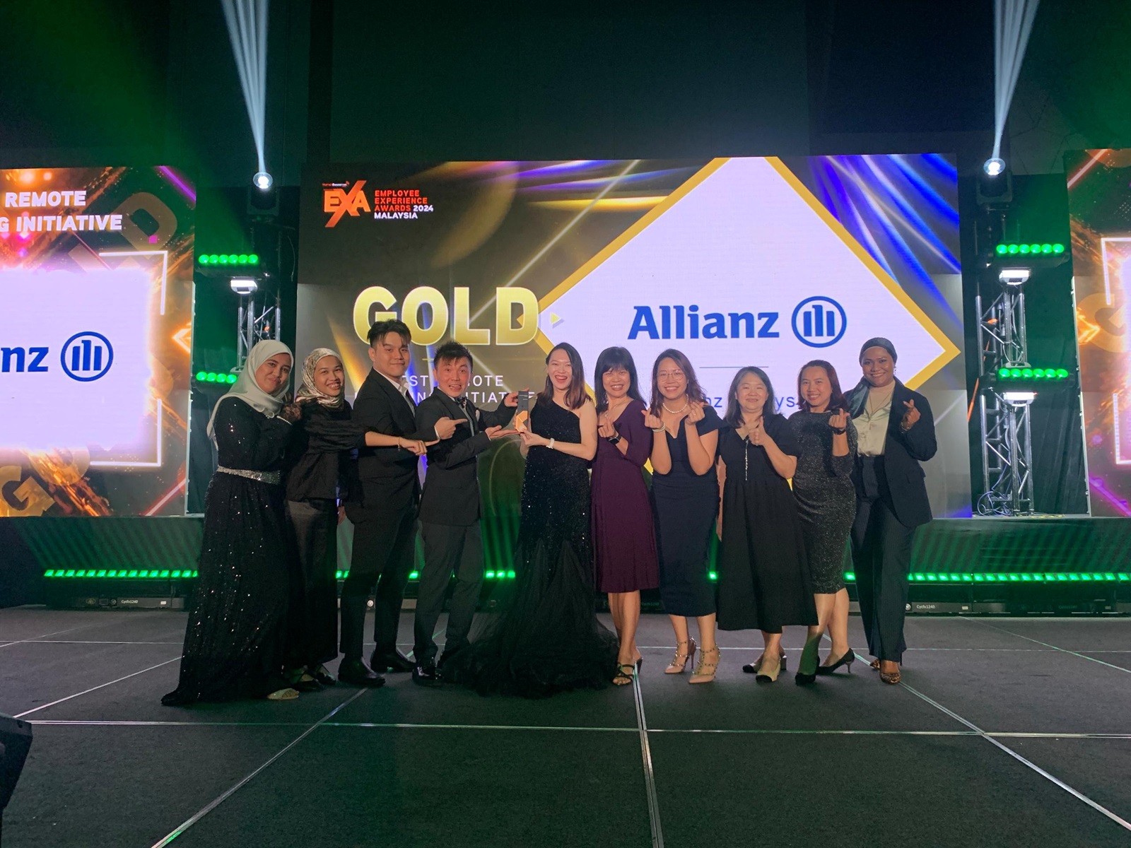 Allianz Malaysia Berhad Chief of People and Culture, Wong Woon Man, posing for a group photo with her team after winning an award